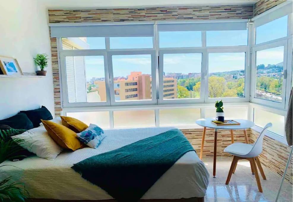 Alterhome Luminoso Estudio Con Piscina Y Maravillosas Vistas Torremolinos Eksteriør billede