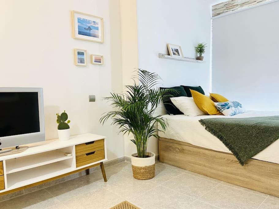 Alterhome Luminoso Estudio Con Piscina Y Maravillosas Vistas Torremolinos Eksteriør billede