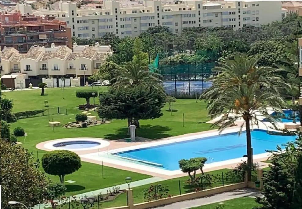 Alterhome Luminoso Estudio Con Piscina Y Maravillosas Vistas Torremolinos Eksteriør billede